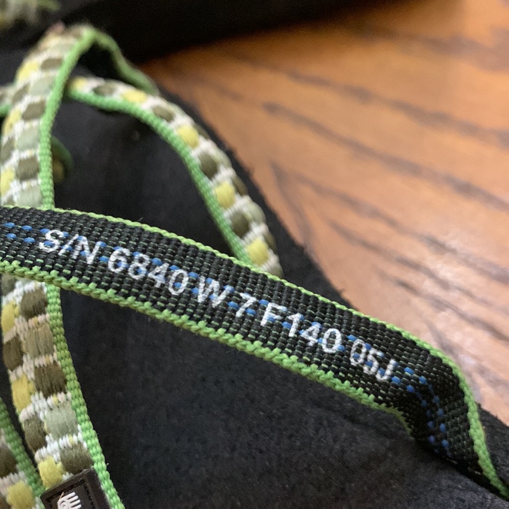 Teva Olowahu Strappy Flip Flops Green Yellow White Pattern Size 7 - Picture 5 of 12